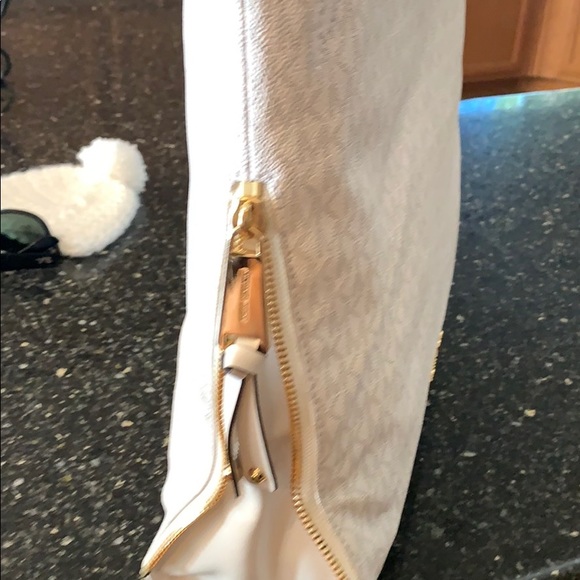 Purse - Picture 2 of 5